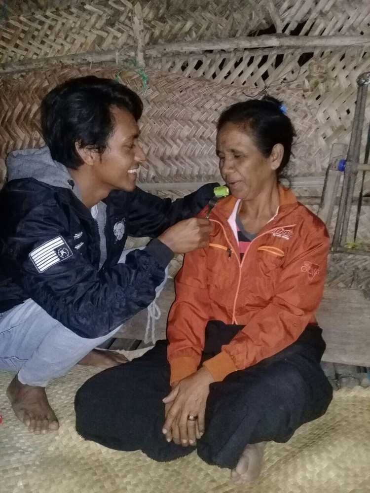 suasana-merayakan-ulang-tahun-ibu-dan-adik-rafael